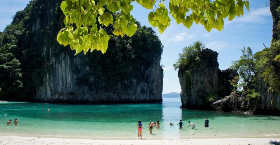 Krabi: James Bond + Koh Hong, Speedboat, Small Group 12 Pax
