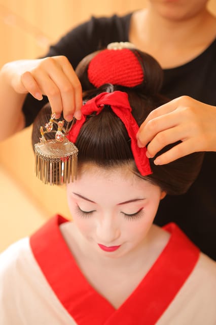 Kyoto: Maiko Makeover and Photoshoot Experience (Women Only)