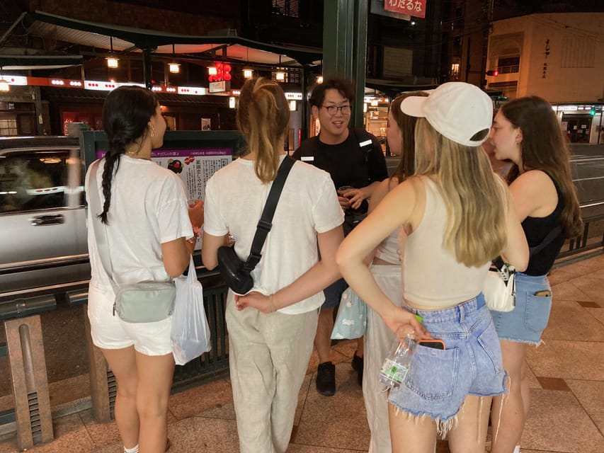 Kyoto: Nighttime Walking Tour in Gion Area With Sake in Hand