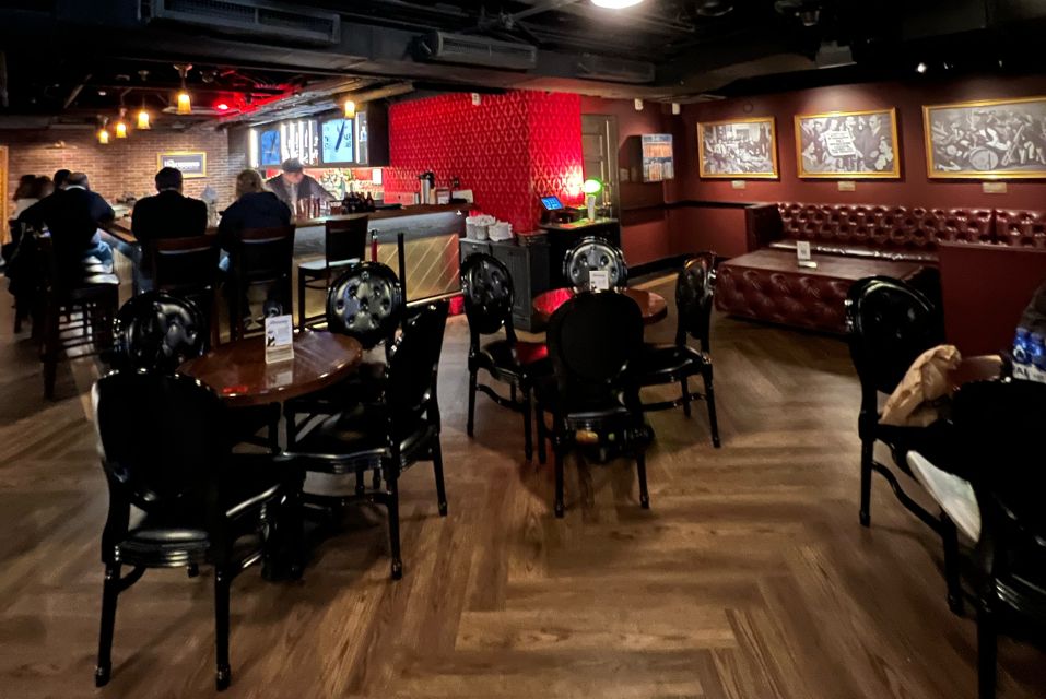 Las Vegas: Fremont Experience Guided Walking Tour & Drinks
