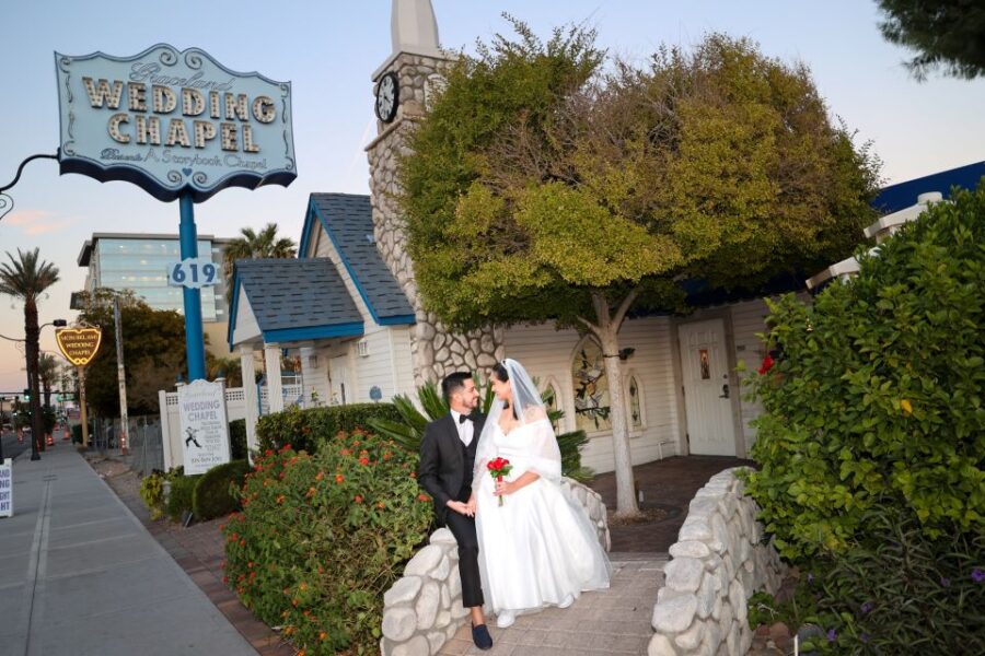 Las Vegas: Wedding or Vow Renewal at Graceland Chapel - Wedding Ceremonies and Vow Renewals