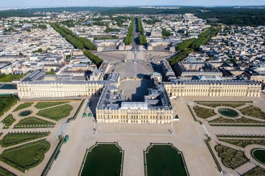 Le Havre: Private Transfer to Versailles