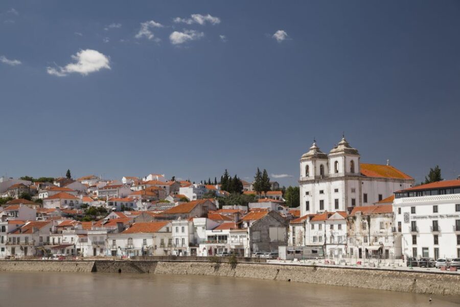 Lisbon: Day Tour of Azeitão, Arrábida, Setúbal, Palmela