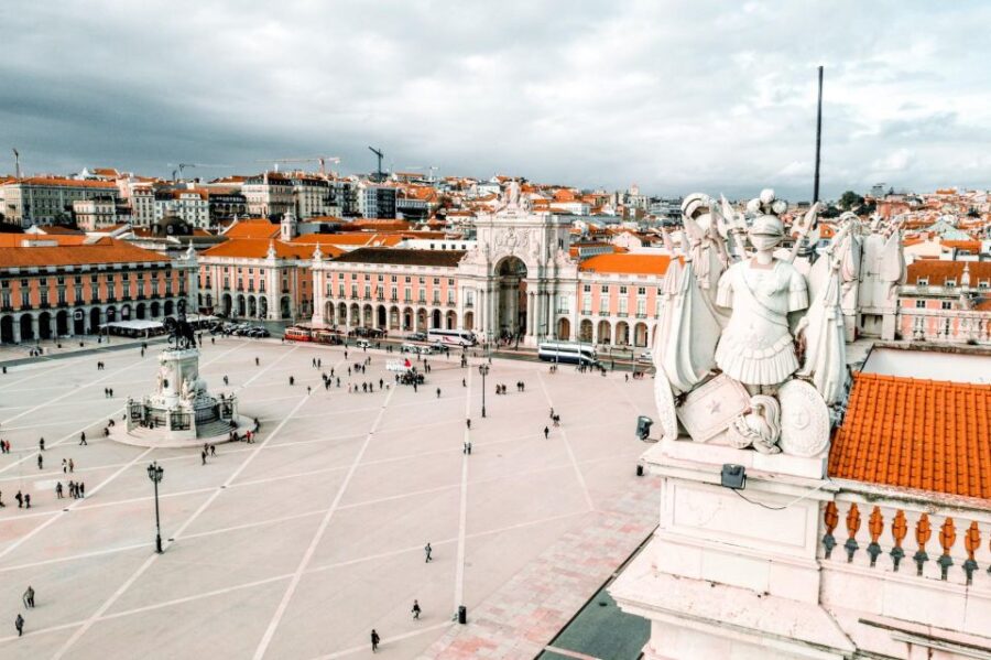 Lisbon: Express Walk With a Local in 60 Minutes - Overview of the Experience