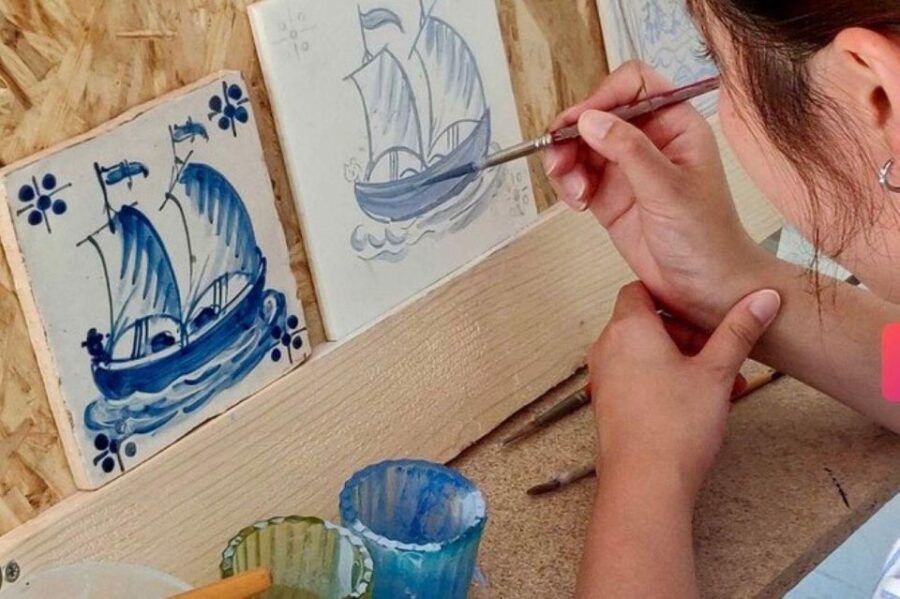 Lisbon: Private Tiles Workshop, Wine Tasting & Sesimbra Tour