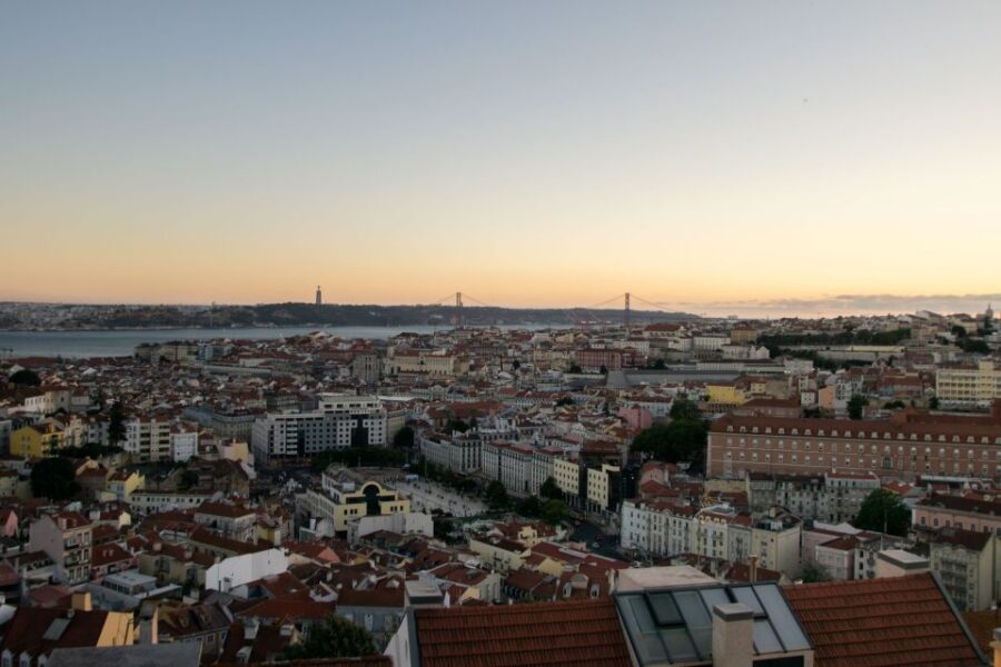 Lisbon: Private Walking Tour With Professional Photoshoot