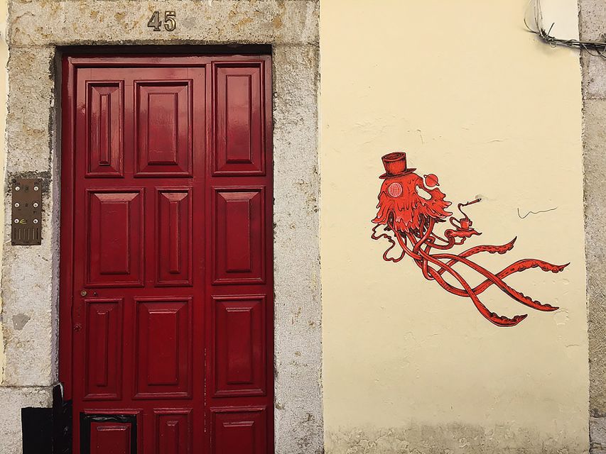 Lisbon: Street Art Tour