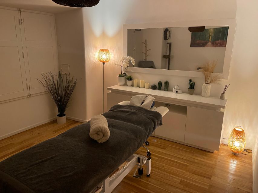 Lisbon: Therapeutic Massage Services by a Physiotherapist