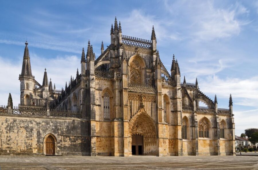 Lisbon: Tour Fátima, Batalha, Alcobaça, Nazaré, and Óbidos