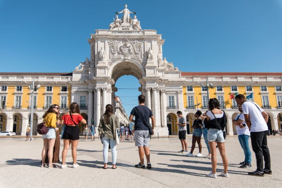 Lisbon: Walking Tour & Hop-On Hop-Off Bus Tour (24 or 72hr)