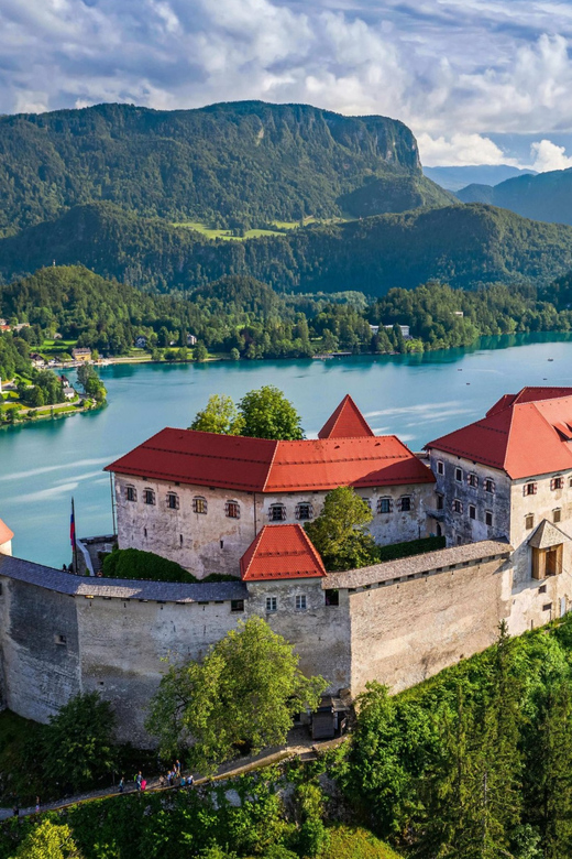 Ljubljana: Lake Bled, Postojna Cave, and Predjama Day Tour