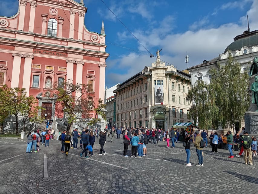 Ljubljana: Wonderful Fun Tour Experience Time/History.