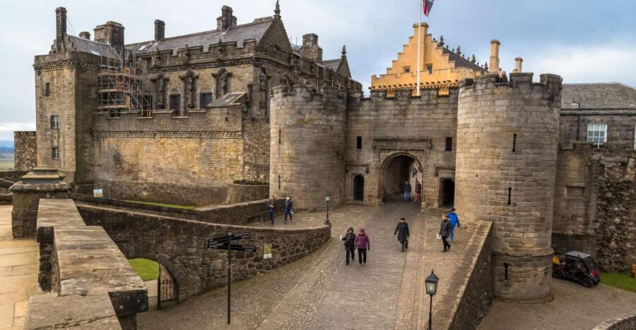 Loch Lomond, Stirling Castle, & Kelpies Tour From Edinburgh