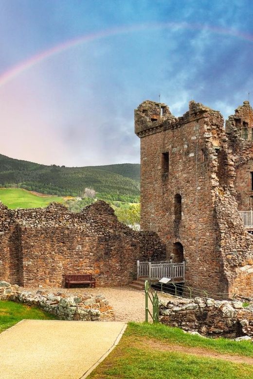 Loch Ness: Urquhart Castle, Clava & Battlefield Private Tour