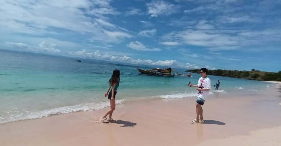 Lombok : Pink Beach, Gili Petelu And Gili Pasir Day Tour