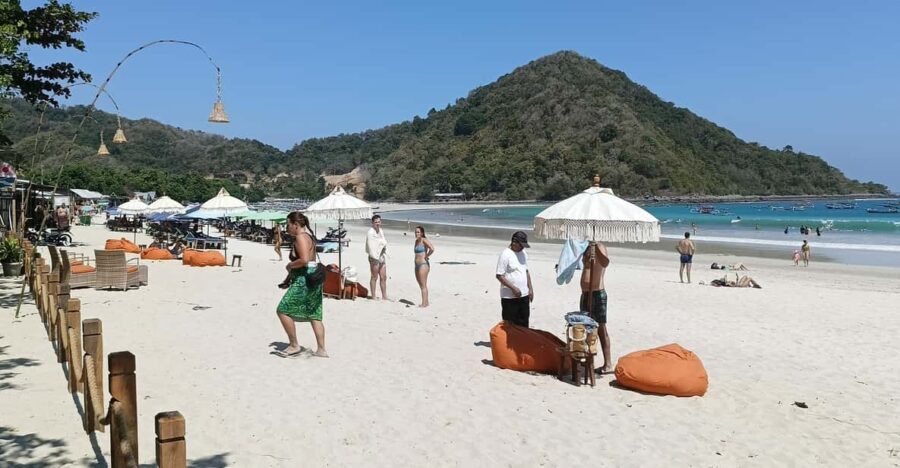 Lombok : Traditional Sasak Tour & South Beaches