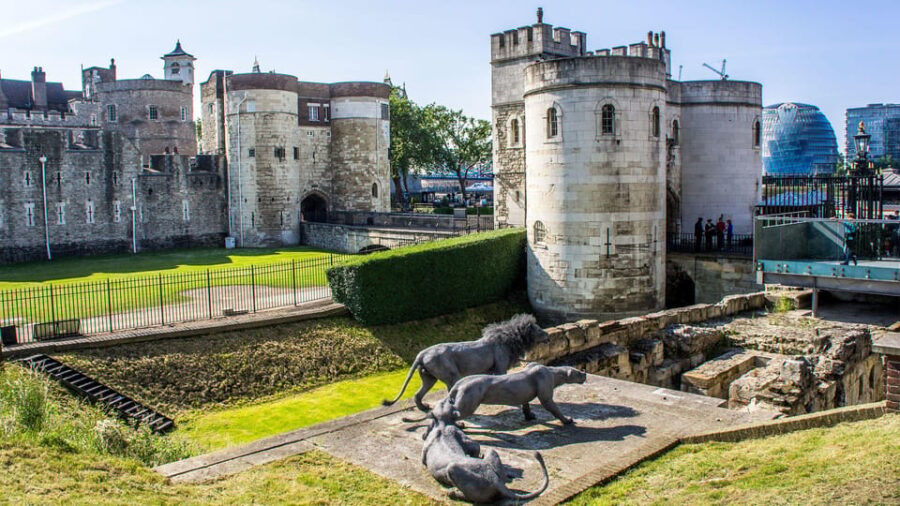 London: Harry Potter Tour, Tower of London & River Cruise