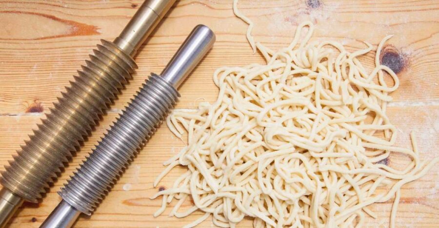 Lucca: Pasta and Tiramisu Class at a Locals Home