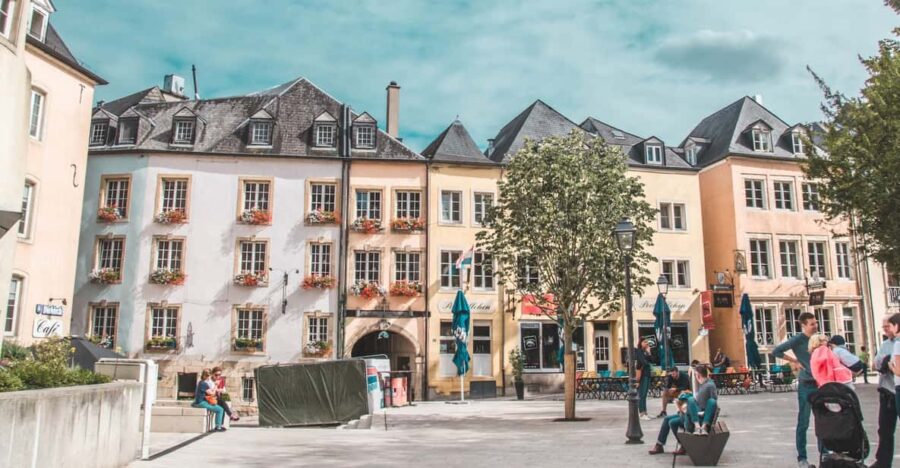 Luxembourg: Guided City Walking Tour With Wine Tastings