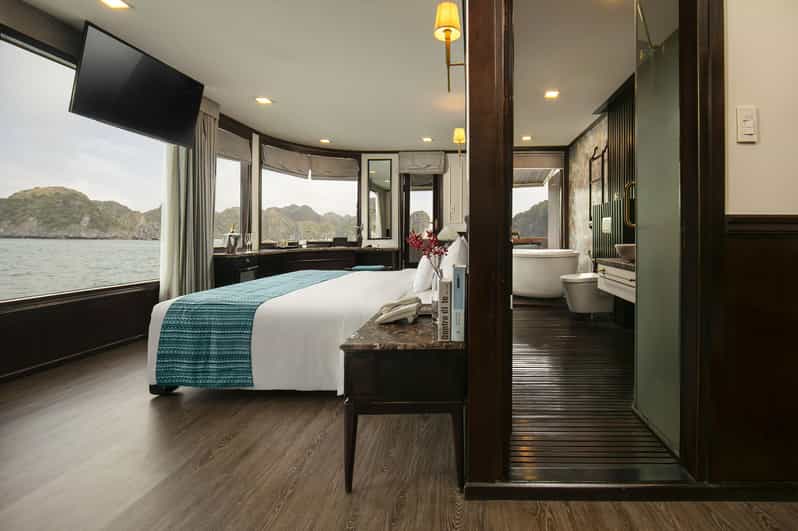 Luxury Cruise With Balcony,Bathtub, Jazcuzzi for 2d/1n