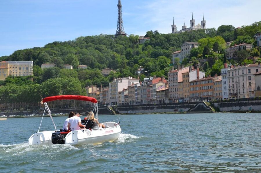 Lyon: Boat Trip From Rochetaille to Vieux-Lyon