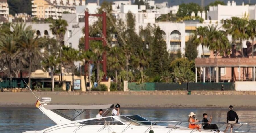 Marbella: Puerto Banús 2-Hour Dolphin Watching Cruise