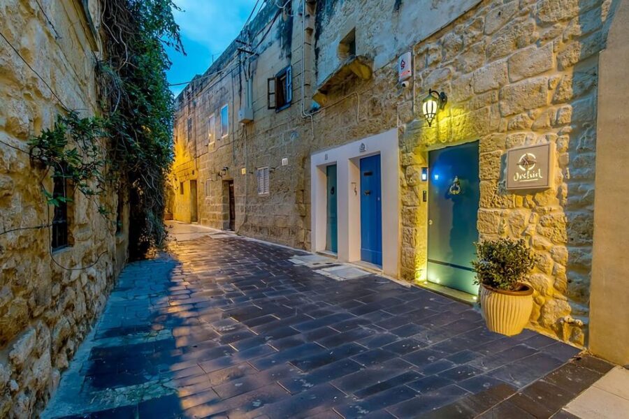 Mdina: Valletta Waterfront Area, Mdina, and Rabat Night Tour - Tour Overview