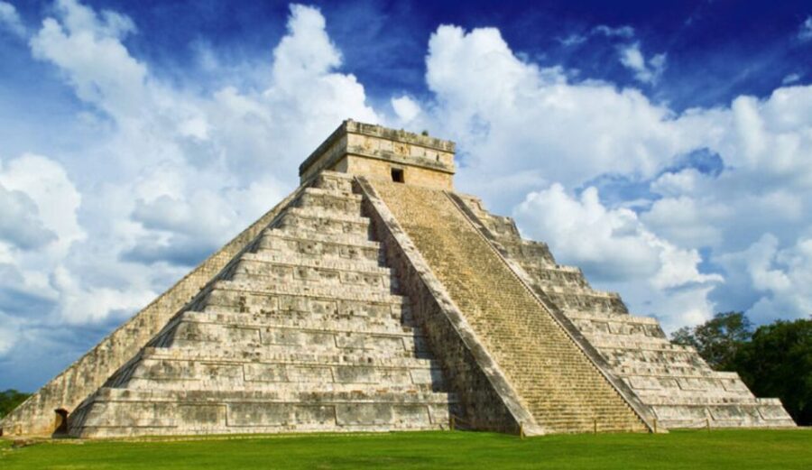 Mérida: Chichén Itzá and Valladolid Guided Tour With Buffet