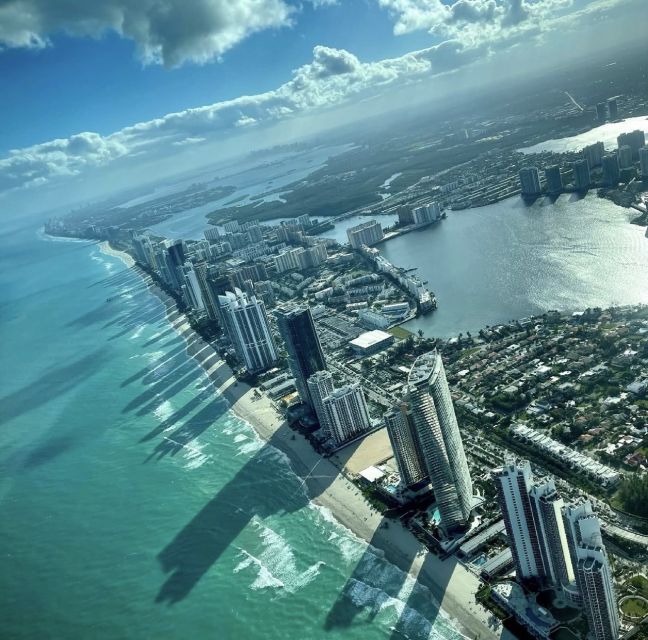 Miami: Romantic 1-Hour Private Flight Tour With Champagne