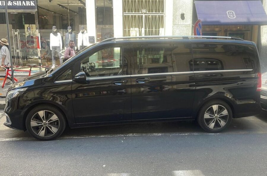 Milan: Airport Transfer With VIP Service - V CLASS MERCEDES