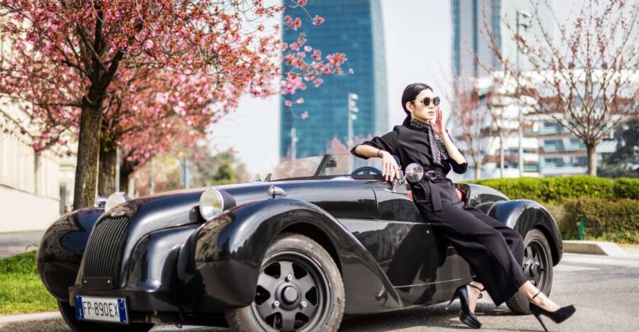 Milan: City Highlights Private Tour by Vintage Car