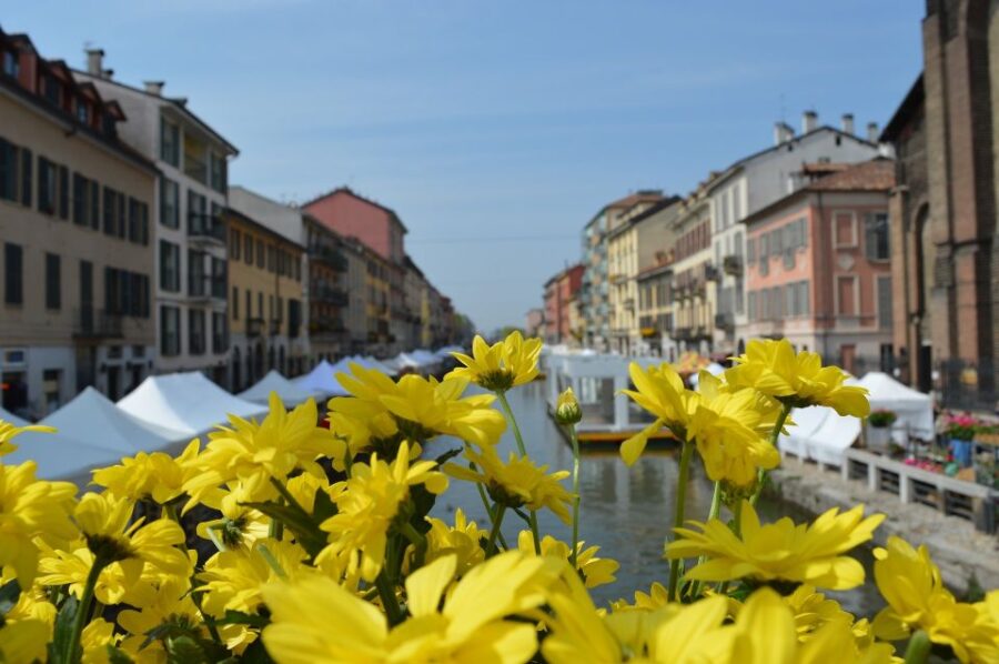 Milan: Navigli Walking Tour and Basilica of SantEustorgio
