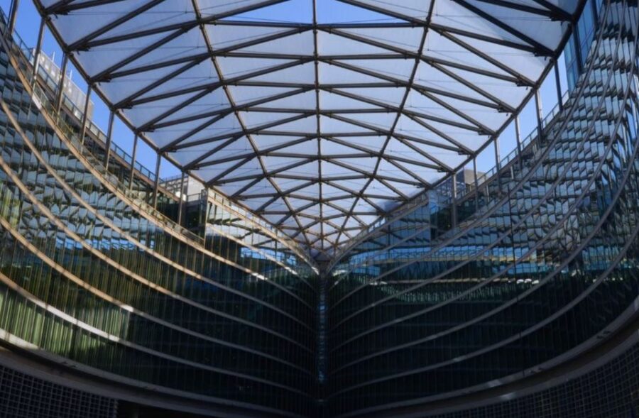 Milan: Private Porta Nuova Walking Tour With Food Tasting