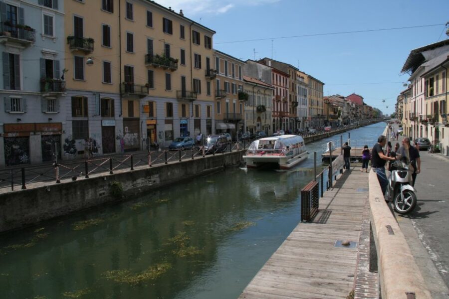 Milan: Private Sightseeing & Shopping Tour With a Local