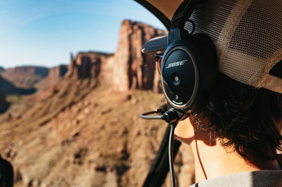 Moab: Corona Arch Canyon Run Helicopter Tour