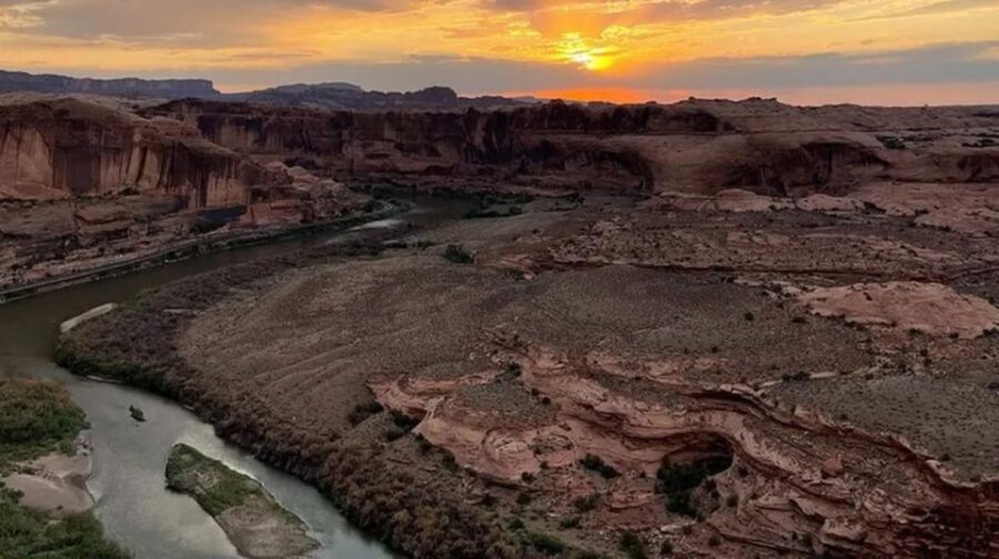 Moab: Hells Revenge Beast 4×4 Adventure Tour