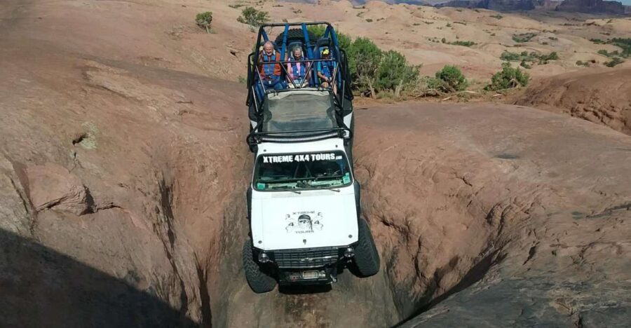 Moab: Hells Revenge & Fins N Things Trail Off-Roading Tour
