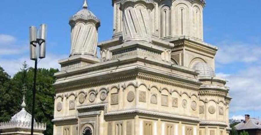 Monasteries of Curtea De Arges: Day Trip From Bucharest