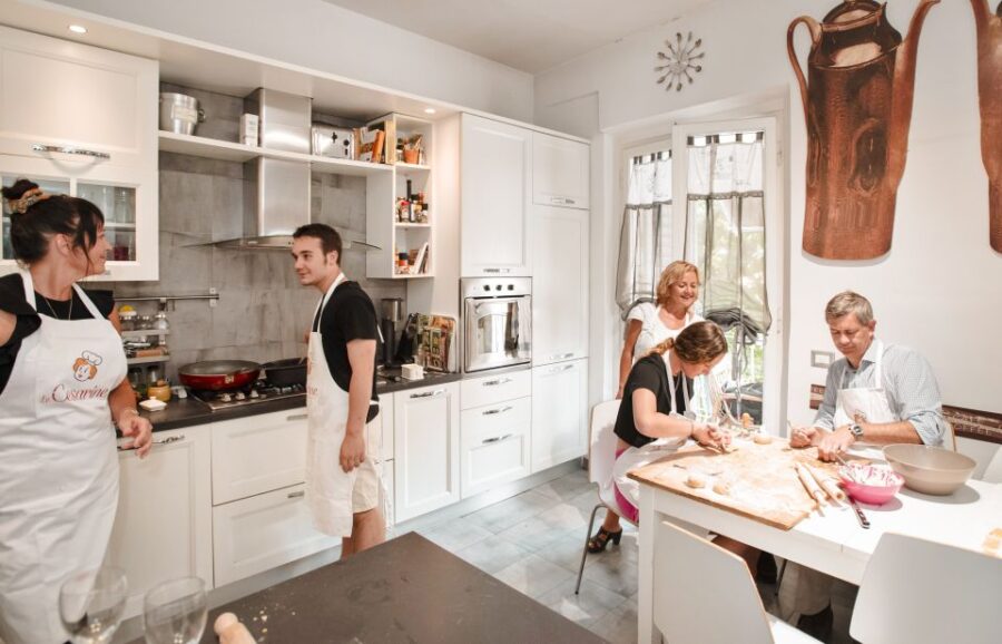 Montepulciano: Pasta and Tiramisu Class at a Locals Home
