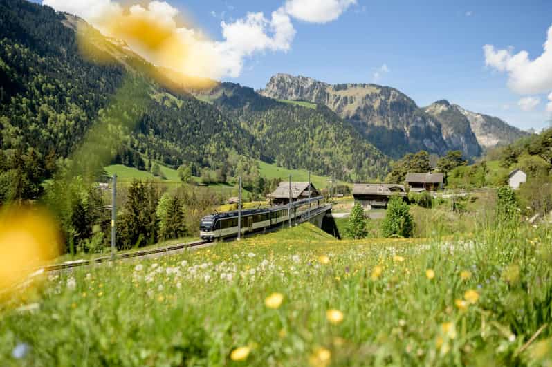 Montreux: 1-Way Goldenpass Belle-Epoque Train To/From Gstaad