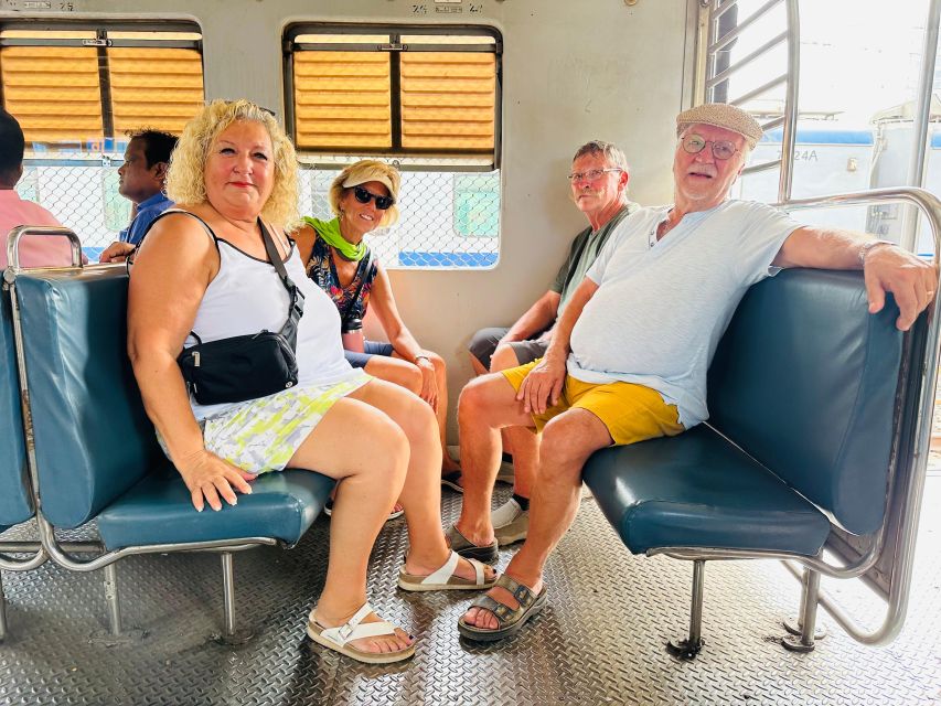 Mumbai: Dabbawalas, Dhobhighat & Dharavi Slum Half Day Tour