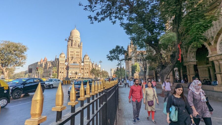 Mumbai: Dharavi Slum, DhobiGhat, Dabbawalla & India Gateway