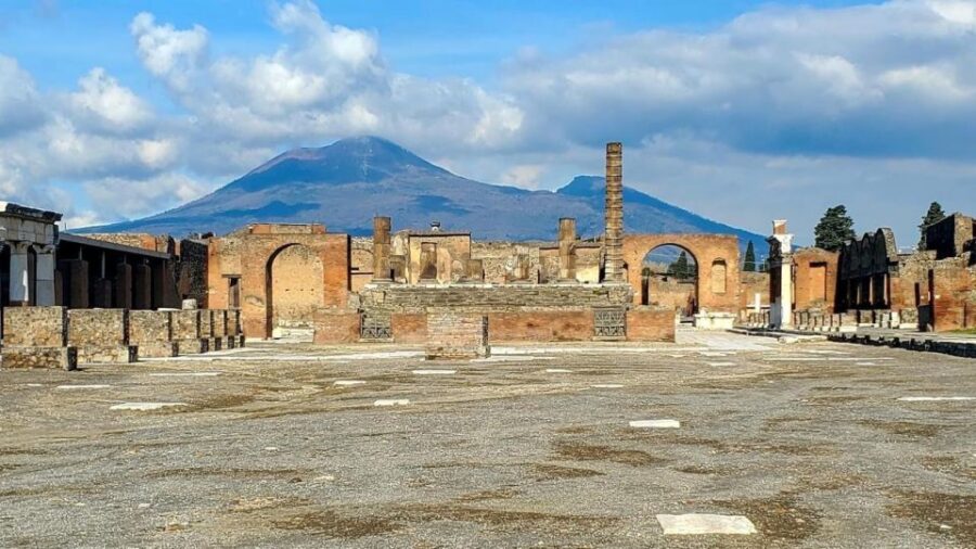 Naples: Pompeii & Herculaneum Tour W/ Lunch & Wine Tasting