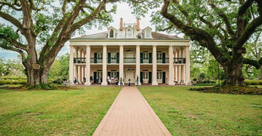 New Orleans: Oak Alley Plantation and Swamp Cruise Day Trip