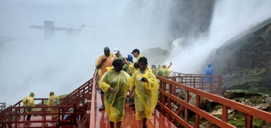 Niagara Falls Canada & USA: Small Group Deluxe Tour