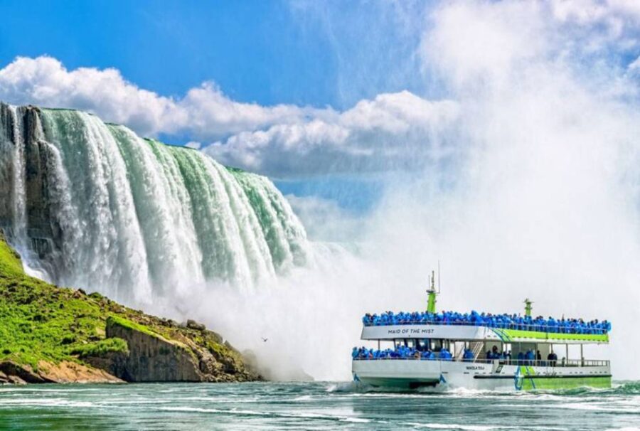Niagara Falls: Maid of the Mist & Cave of the Winds Tour