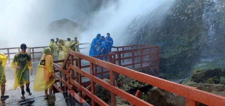 Niagara, Usa: Guided Tour With Boat, Cave of Winds, & Trolly