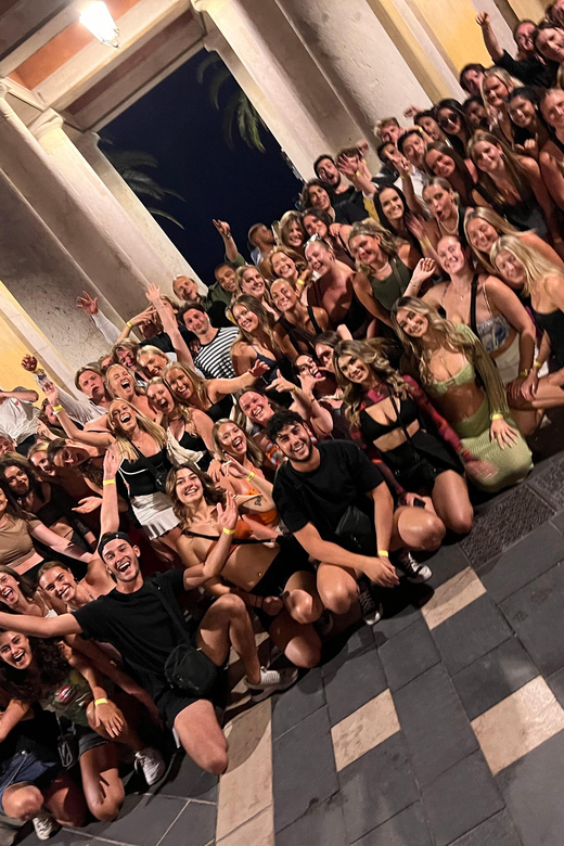 Nice Bar/Pub Crawl | 3 BEST Bars & 1 Club With Free Drinks!