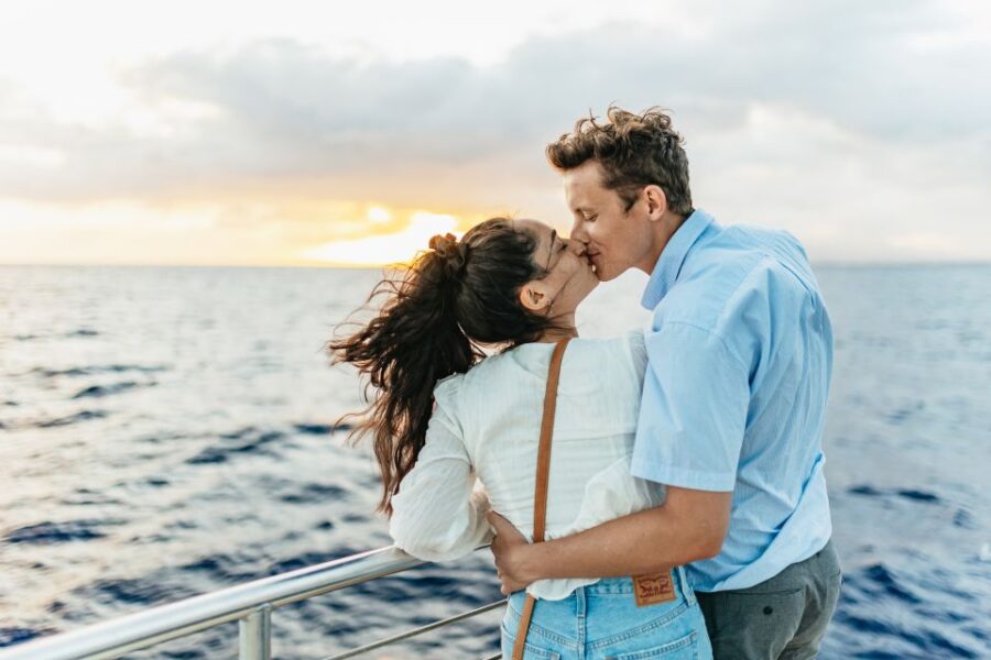 Oahu: Diamond Head Cruise With Drinks & Appetizers