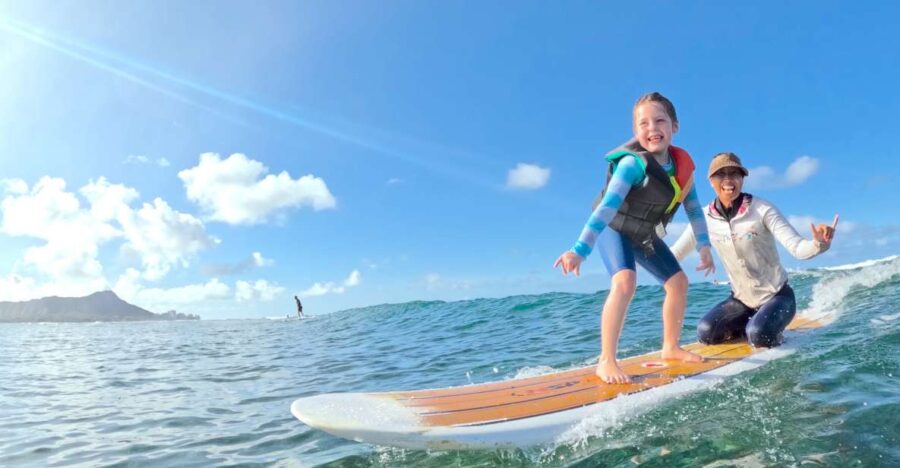 Oahu: Kids Surfing Lesson in Waikiki Beach (up to 12)